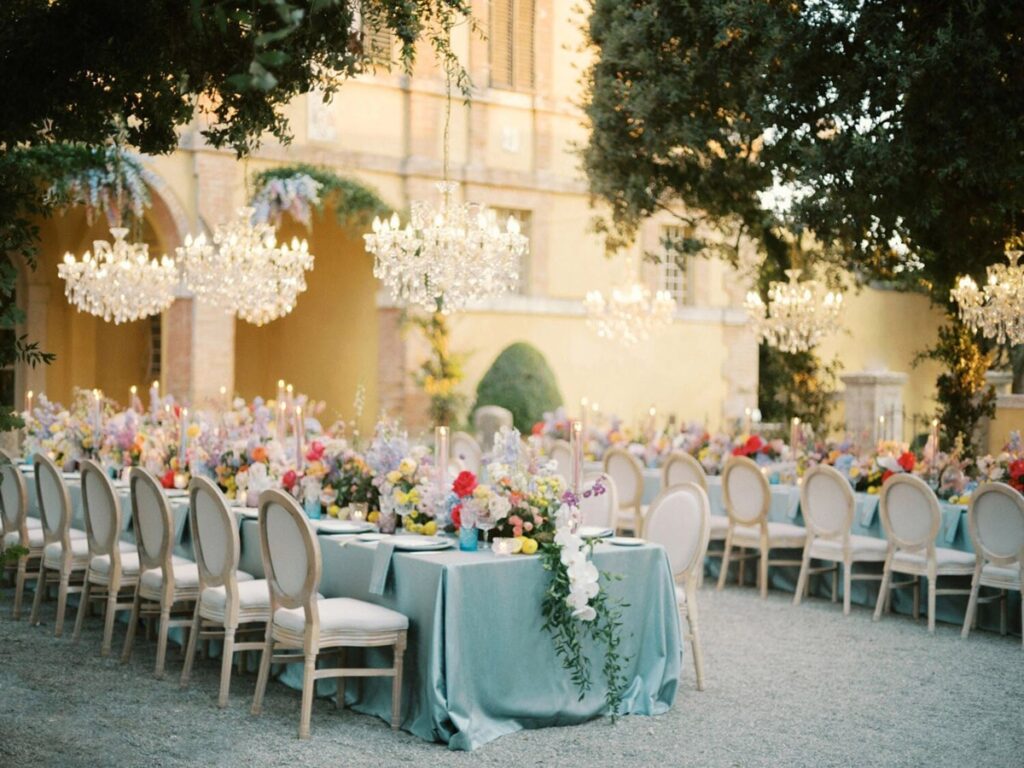 A villa Foce wedding, dinner setup with chandeliers