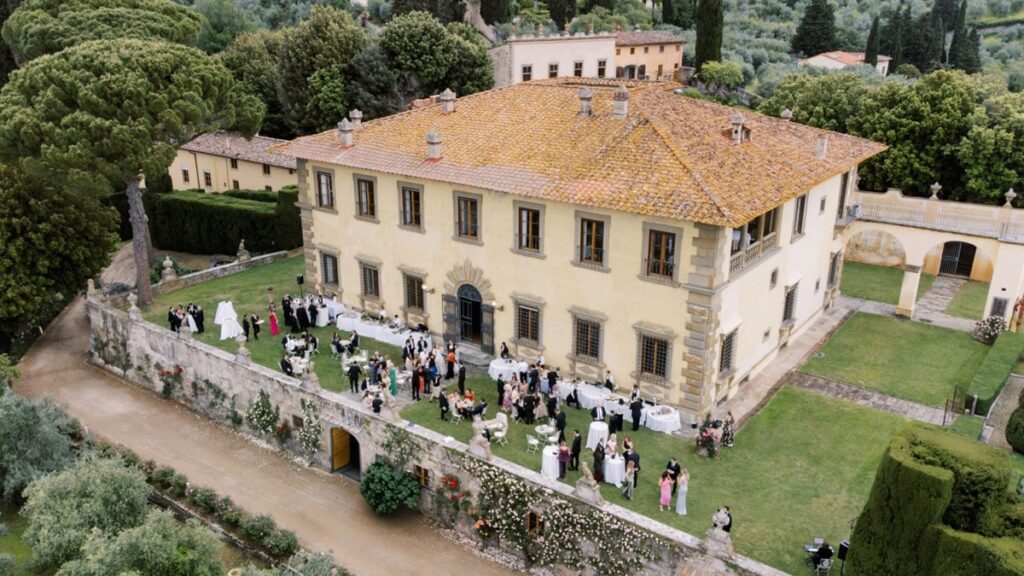 Villa Gamberaia, a beautiful wedding venue near Florence, aerial of a cocktail party 